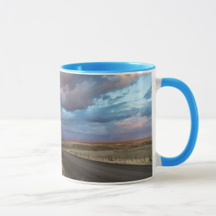 Mug Nuages de coucher de soleil sur la route de la pra