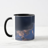 Mug Nuages de tempête contre le ciel bleu (Gauche)