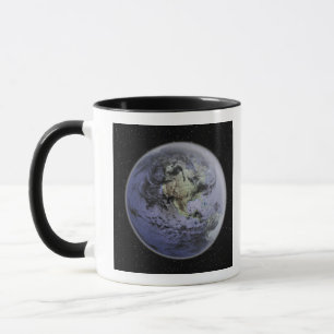 Mug numériquement image améliorée de la Terre entière