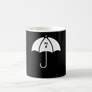 Mug Numéro 7 Académie des parapluies de Vanya inversée