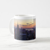 Mug NYC Skyline juste avant le coucher du soleil (Devant gauche)