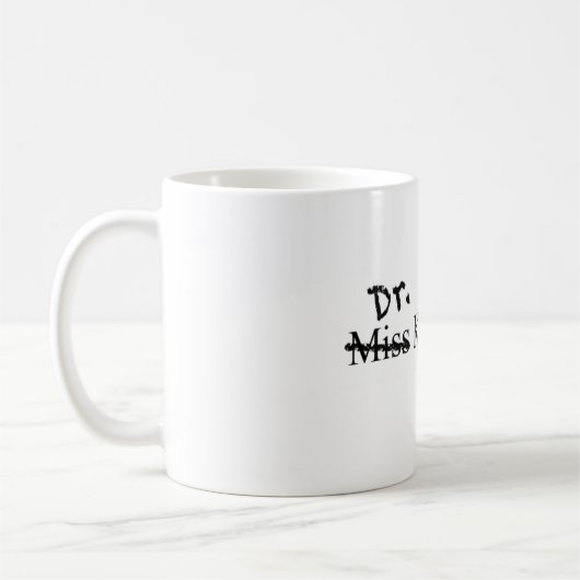 Mug Obtention du diplôme de femmes de PhD, Dr. (Gauche)