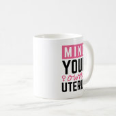 Mug Occupe-toi de ton propre utérus (Devant droit)