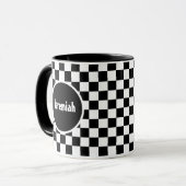 Mug Œuvre d'art en damier noir et blanc avec monogramm (Devant gauche)