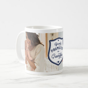 Mug Officiellement promu à Grand-père Badge & Photo