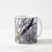 Mug - Oiseau jaune dans des branches nues (Devant droit)