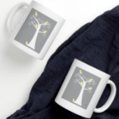 Mug Oiseaux dans un arbre Arrière - plan gris-jaune
