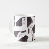 Mug Oiseaux noirs d'aquarelle de phoebe (Devant gauche)