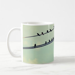 Mug Oiseaux sur fil, ciel bleu vintage.
