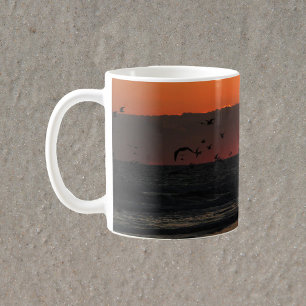Mug Oiseaux survolant l'océan Photo