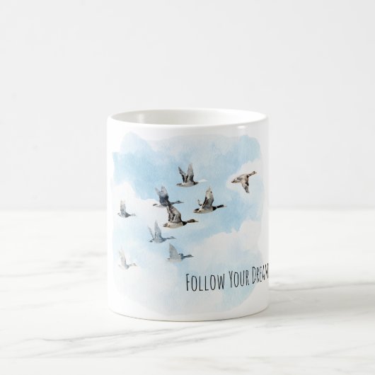 Mug Oiseaux volant ciel bleu nuages (Centre)