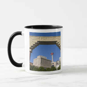 Mug Olympic Plaza et Calgary Tower, Alberta, Canada