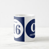 Mug OMG tu as 16 ans monogramme nom navy et blanc (Centre)