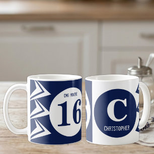 Mug OMG tu as 16 ans monogramme nom navy et blanc