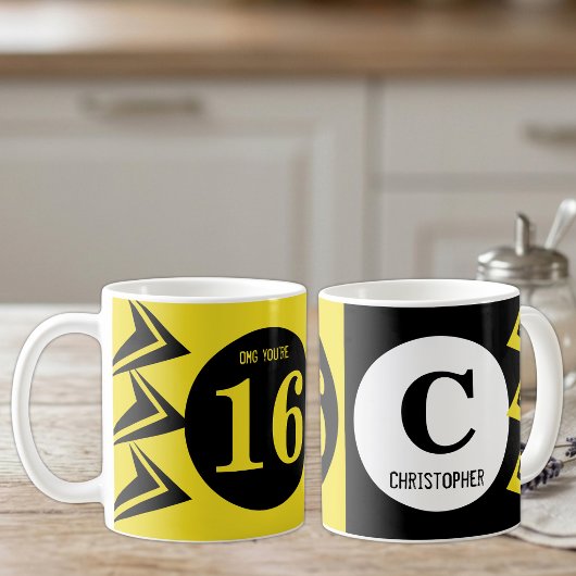 Mug OMG vous avez 16 ans monogramme nom jaune et noir