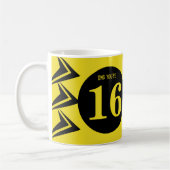 Mug OMG vous avez 16 ans monogramme nom jaune et noir (Gauche)