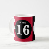 Mug OMG vous avez 16 ans monogramme nom rouge et noir (Devant gauche)