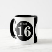 Mug OMG vous êtes 16 monogramme nom blanc et noir (Devant gauche)