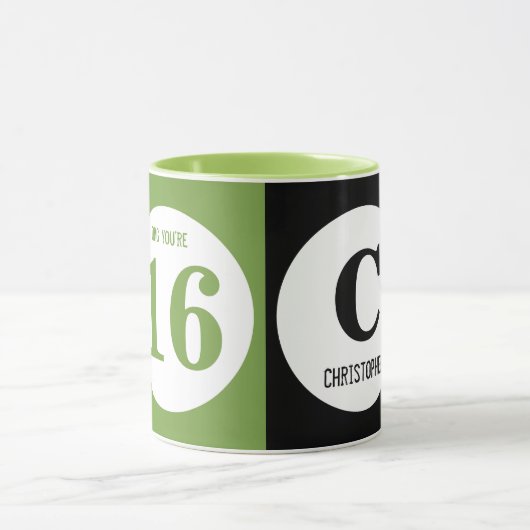 Mug OMG vous êtes 16 monogramme nom vert et noir (Centre)