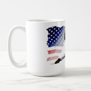 Mug On the Mound - Pitcher de baseball et drapeau amér