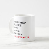 Mug Opérateur de caméra d'état de relation (Devant gauche)