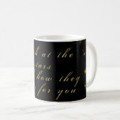 Mug Or personnalisé et étoiles brillantes sur noir (Devant droit)