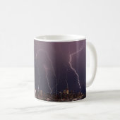 Mug Orage avec éclairs au-dessus de Manhattan, NYC (Devant droit)