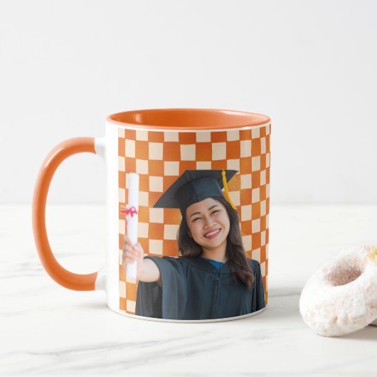 Mug Orange Checkered Personalized Portrait Graduation (Avec donut)
