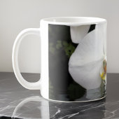 Mug Orchidées blanches émergées de l'eau