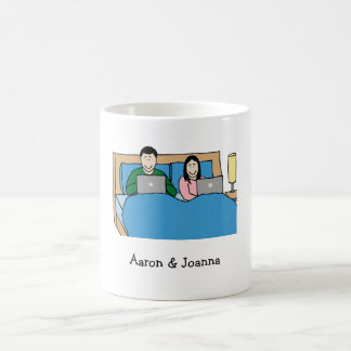 Mug Ordinateurs portables dans des couples de lit