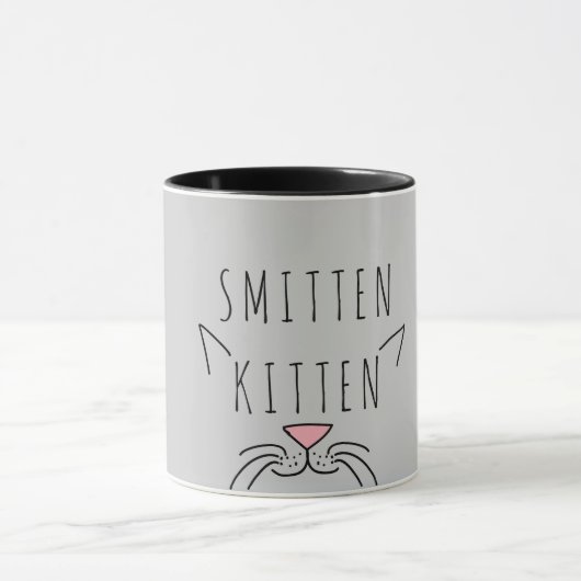 Mug Oreilles et favoris de chat frappés de typographie (Centre)