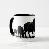 Mug Orkney Sheep — Ink Silhouette Flock (Devant gauche)