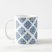 Mug Ornement brodé bleu sur blanc (Gauche)