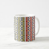 Mug Ornement ethnique géométrique olive et marron (Devant droit)