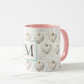 Mug Ornements de cœur blancs chic monogramme (Devant droit)