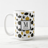Mug Ornements de Noël Monogramme Nom Fête (Gauche)