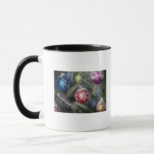 Mug Ornements sur un arbre de Noël