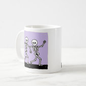 Mug Os squelette drôle danse Halloween (Devant gauche)