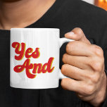 Mug Oui Et La Comédie improvisée<br><div class="desc">Oui Et Mug. Règle cool du théâtre improvisé utilisé par les comédiens dans une troupe comique. Lorsque vous jouez,  utilisez des règles d'improvisation pour réaliser des croquis drôles.</div>