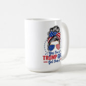 Mug Oui, je suis une fille de Trump qui s'en remet (Devant droit)