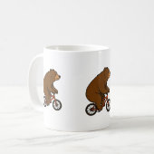 Mug Ours à vélo – Vibes de Randonnée Sauvage (Devant gauche)