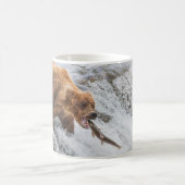 Mug Ours brun attrape un saumon rouge (Centre)