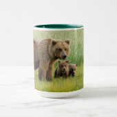 Mug Ours brun d'Alaska avec des oursons dans une prair (Centre)