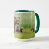Mug Ours brun d'Alaska avec des oursons dans une prair (Devant droit)