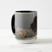 Mug Ours gris chassant le lapin (Devant gauche)