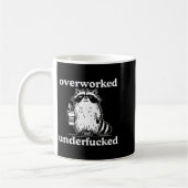Mug Overworked And Underfored Funny Raccoon Coffee Say (Gauche)