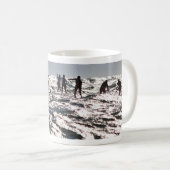 Mug Paddleboarders sur la mer de scintillement (Devant droit)