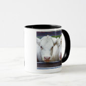 Mug Paires de jeunes vaches blanches au trailor de (Devant droit)