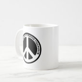 Mug Paix par la puissance de feu supérieure (Devant gauche)