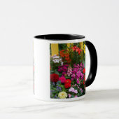 Mug Palissade jaune avec jardin fleuri dans (Devant droit)